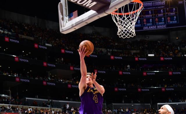 开云体育官网-湖人遭绝杀，菜鸟仍有惊喜，第三球星就是他？